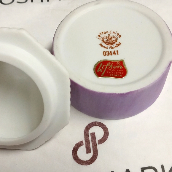 Vintage Lefton Porcelain Trinket Box - Picture 3 of 5